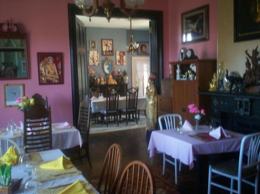 Ubon Thai Victorian Inn & Restaurant Staunton Exterior foto